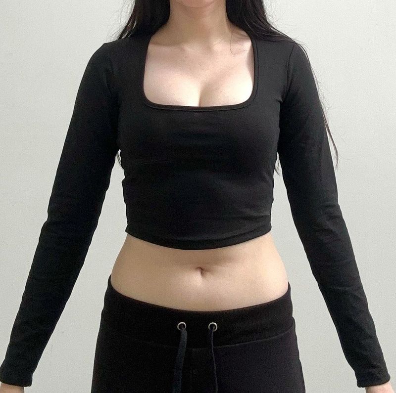 Black Square Neck Full Hands Crop Top