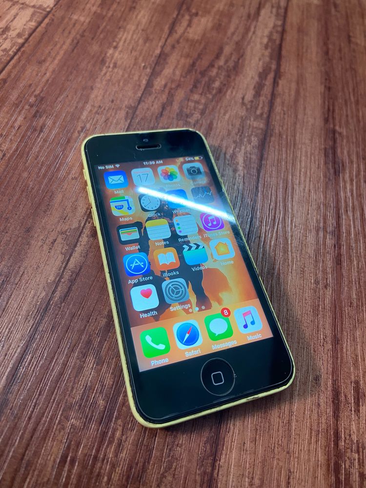 iPhone 5c Yellow 16gb Just Both Cameras Don’t Work