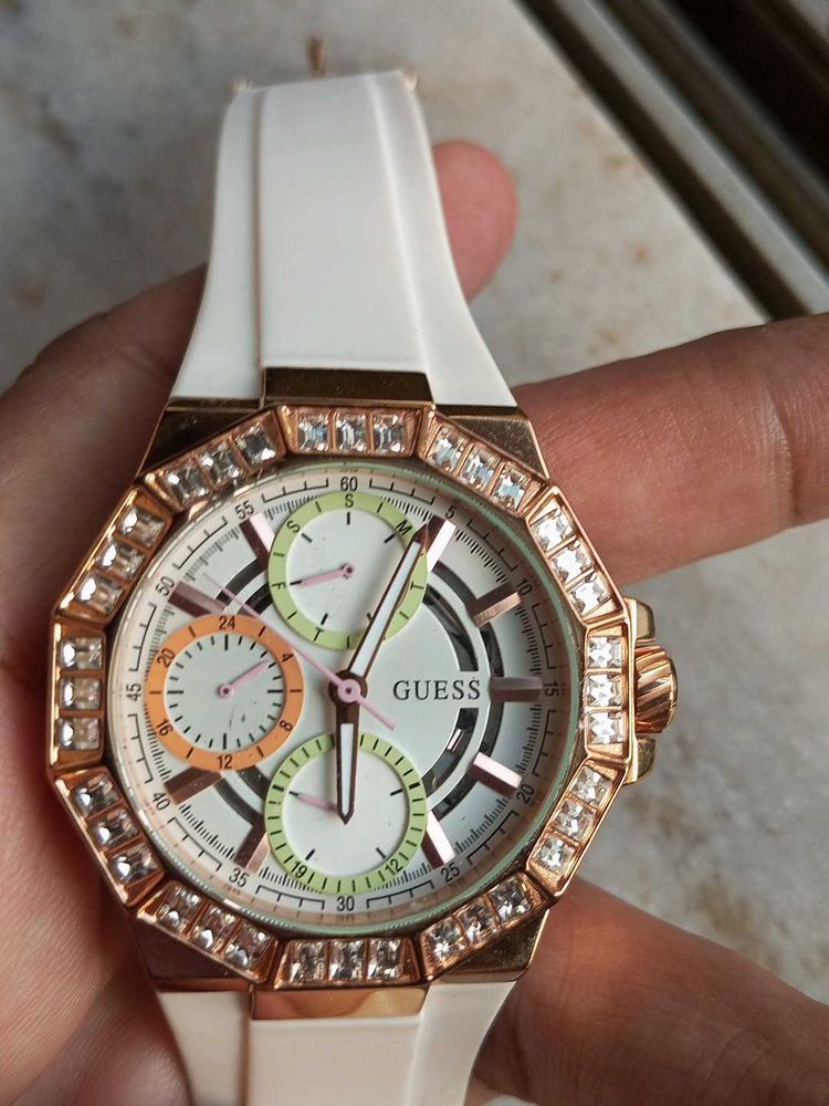 Guess Women Orignal White Round Dial Watch