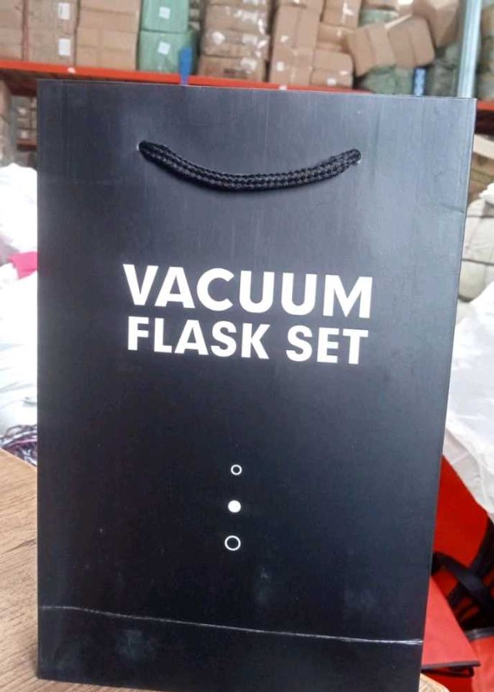 Stainless Steel Vaccum Flask  With 3 Cups - 500 Ml
