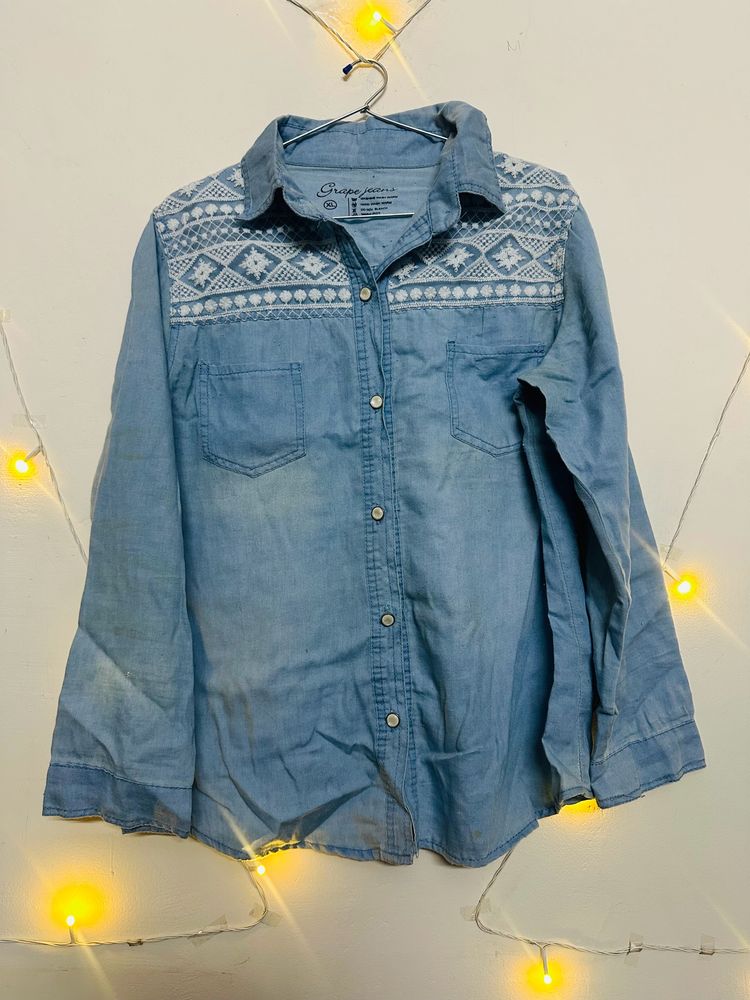 Detailed denim shirt