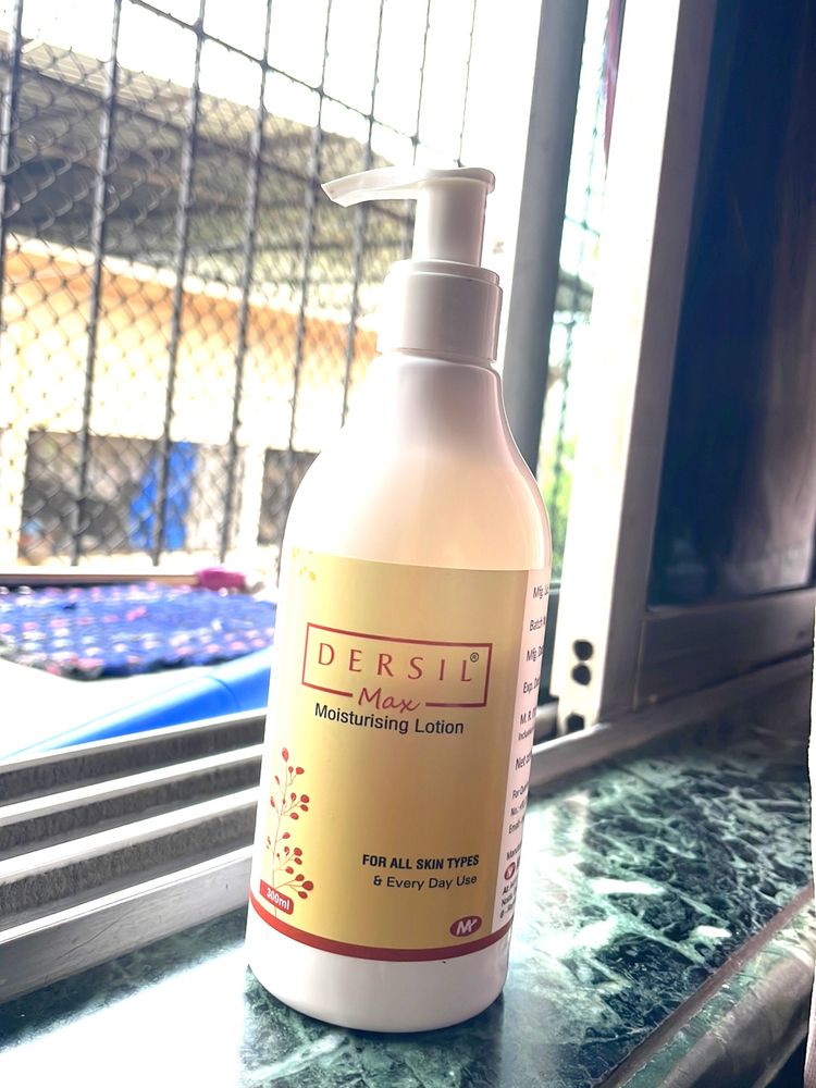 Dersil max Moisturising Lotion