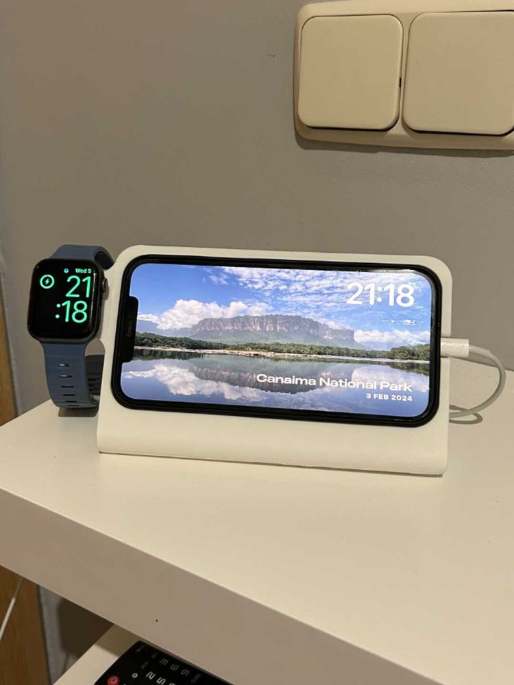 iPhone 11-15 Pro Max (w/case) and Apple Watch dock