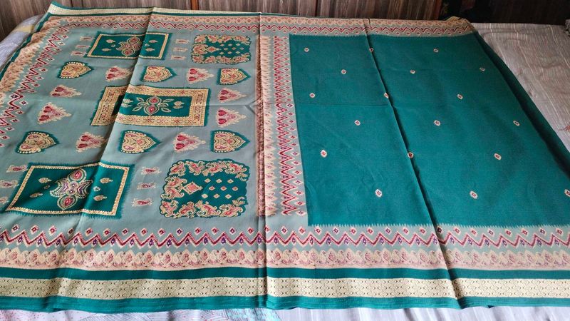 beautiful dark green sari without blouse