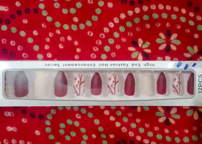 Press-On Nail Set