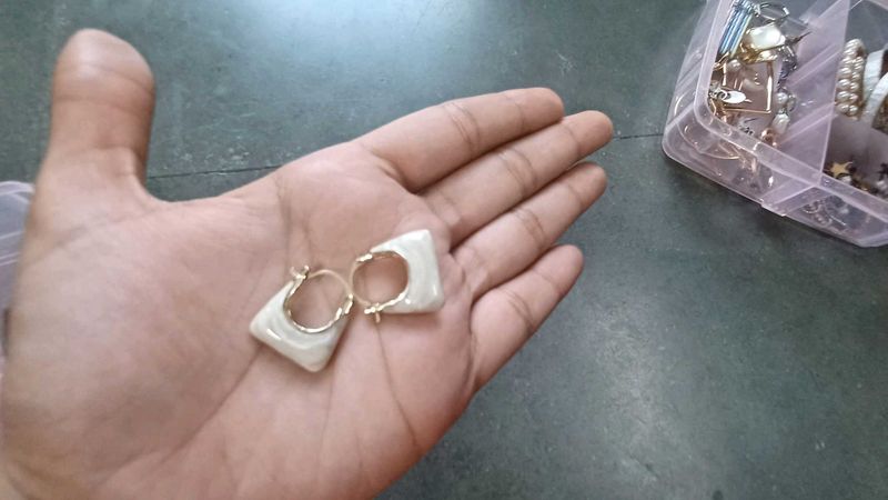 2 Pairs Of White And Gold Earings