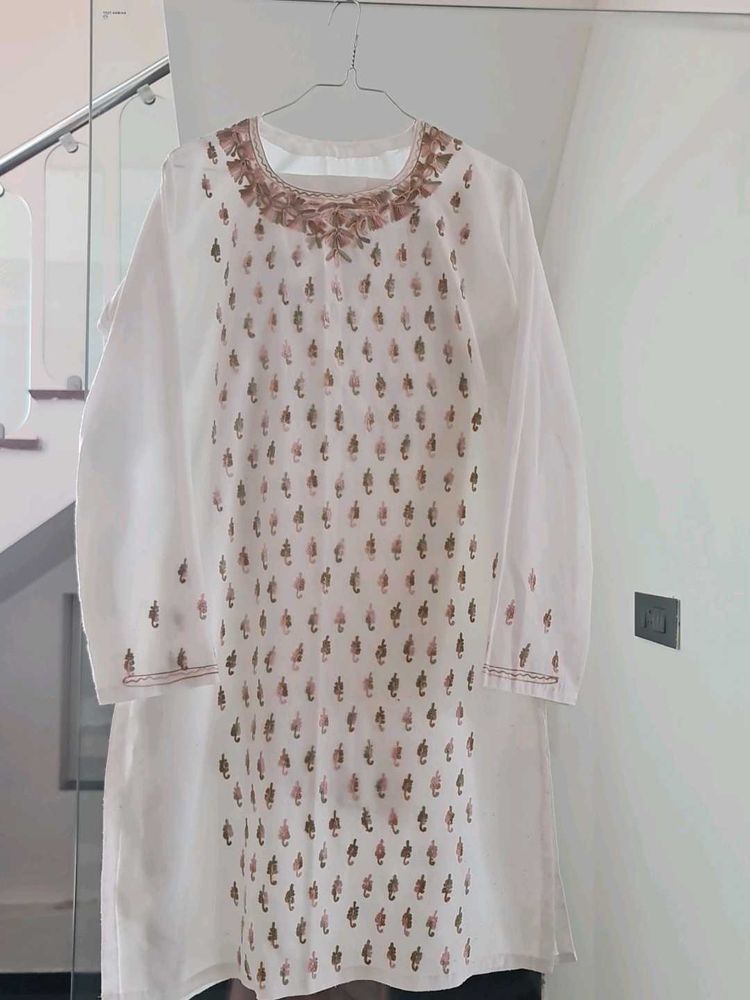Elegant White Embroidered Kurta Shalwar