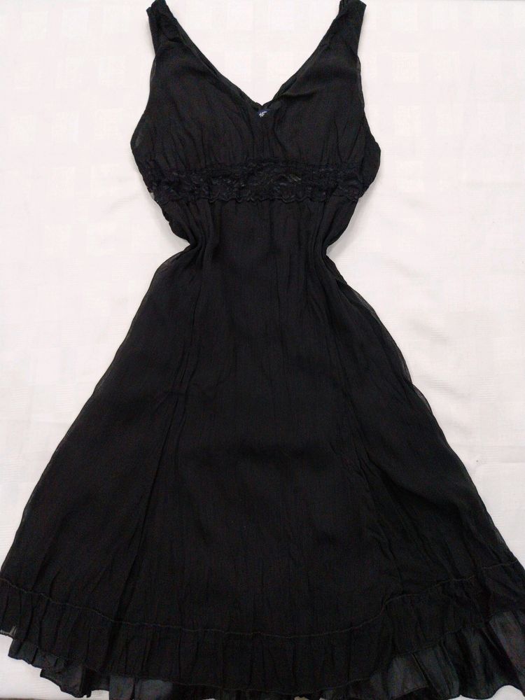 🩸⛓️✨️ Gothic V Neck Ruffled Dress