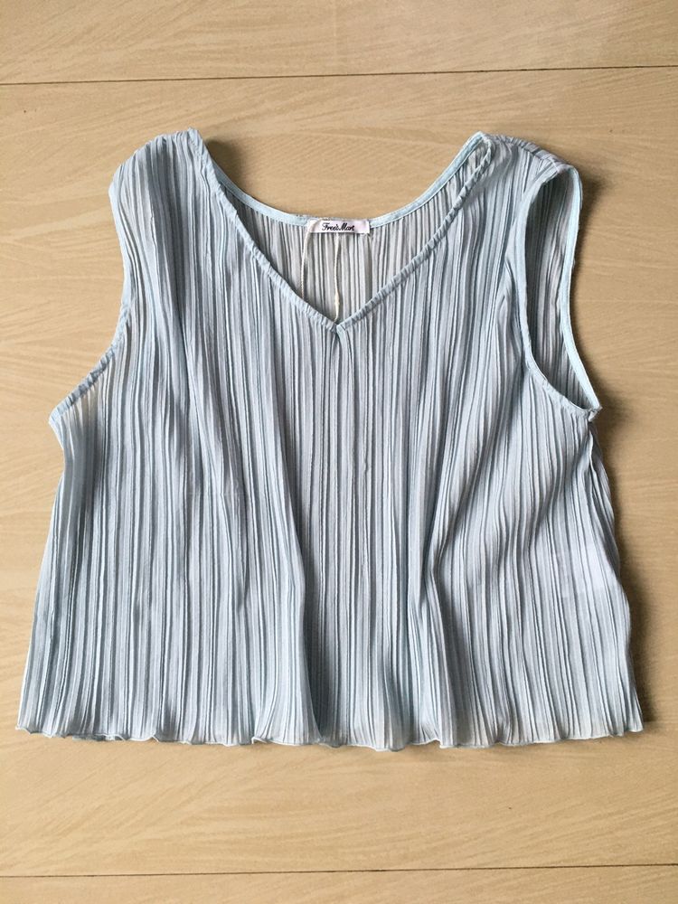 Pleats Top.