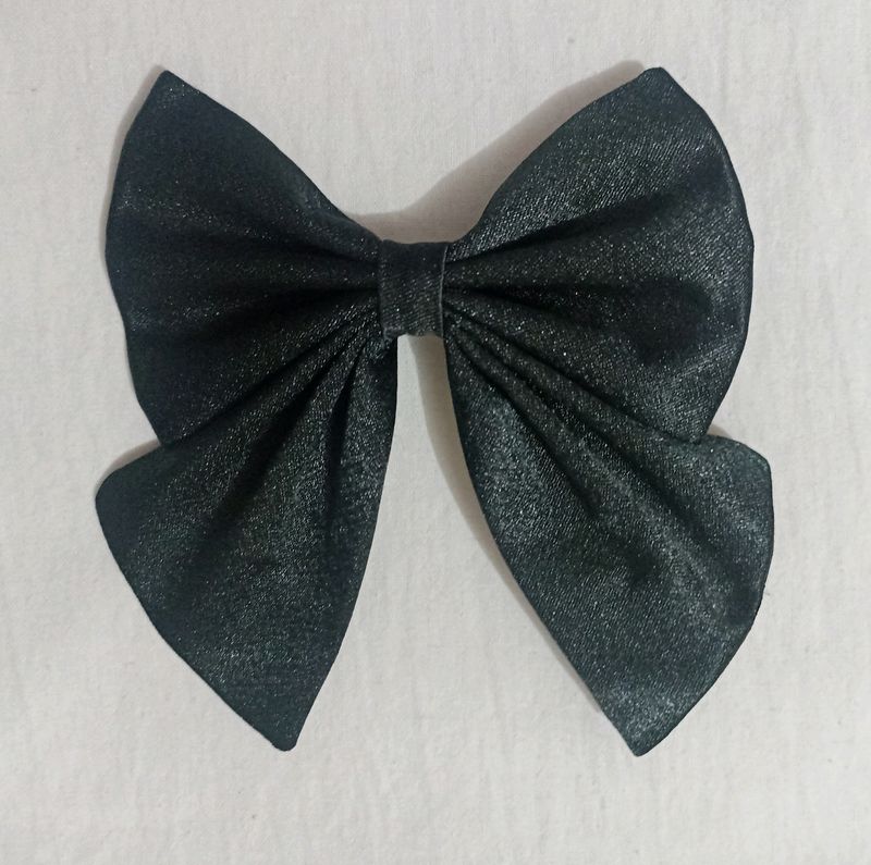black bow hair clip
