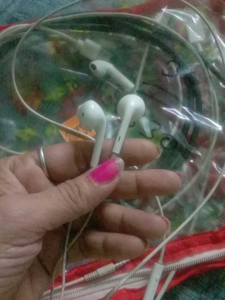 Earbuds