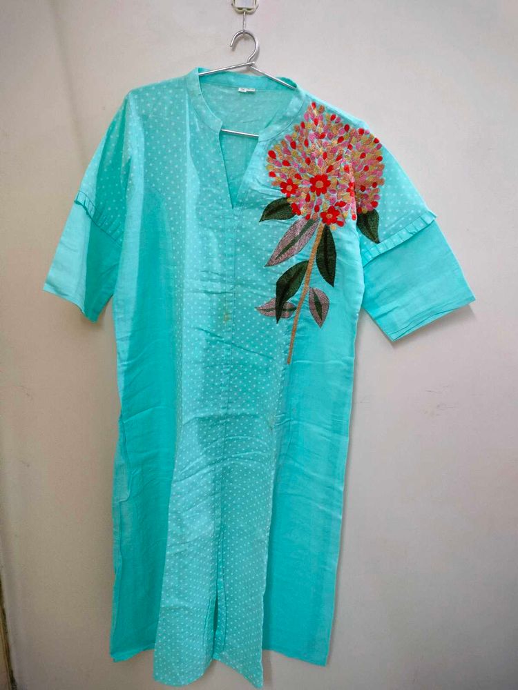 Elegant Floral Embroidered Kurta (Size 38)