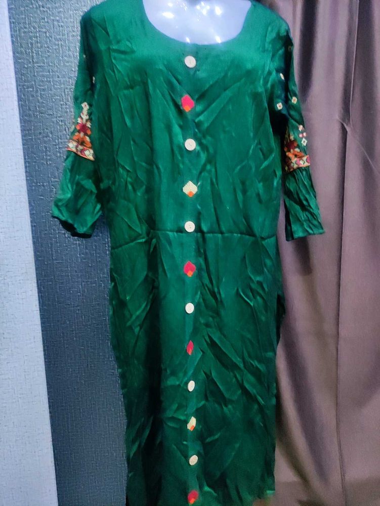 Green Embroidered Kurta