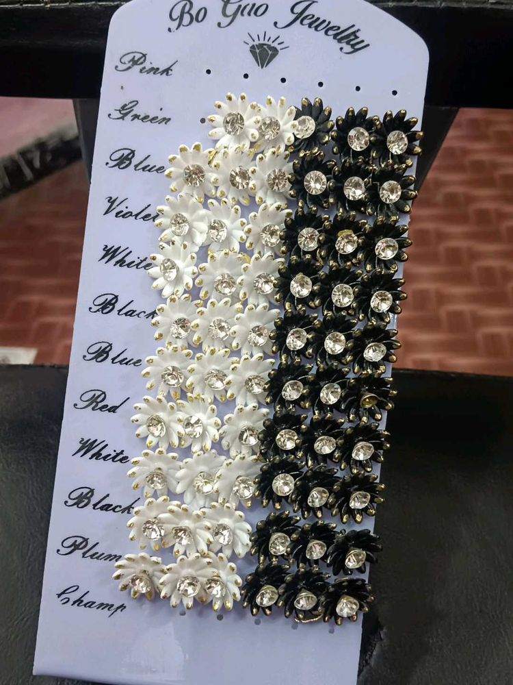 Daisy Stud Set Wasn&#39;t Used It Was From Our Shop