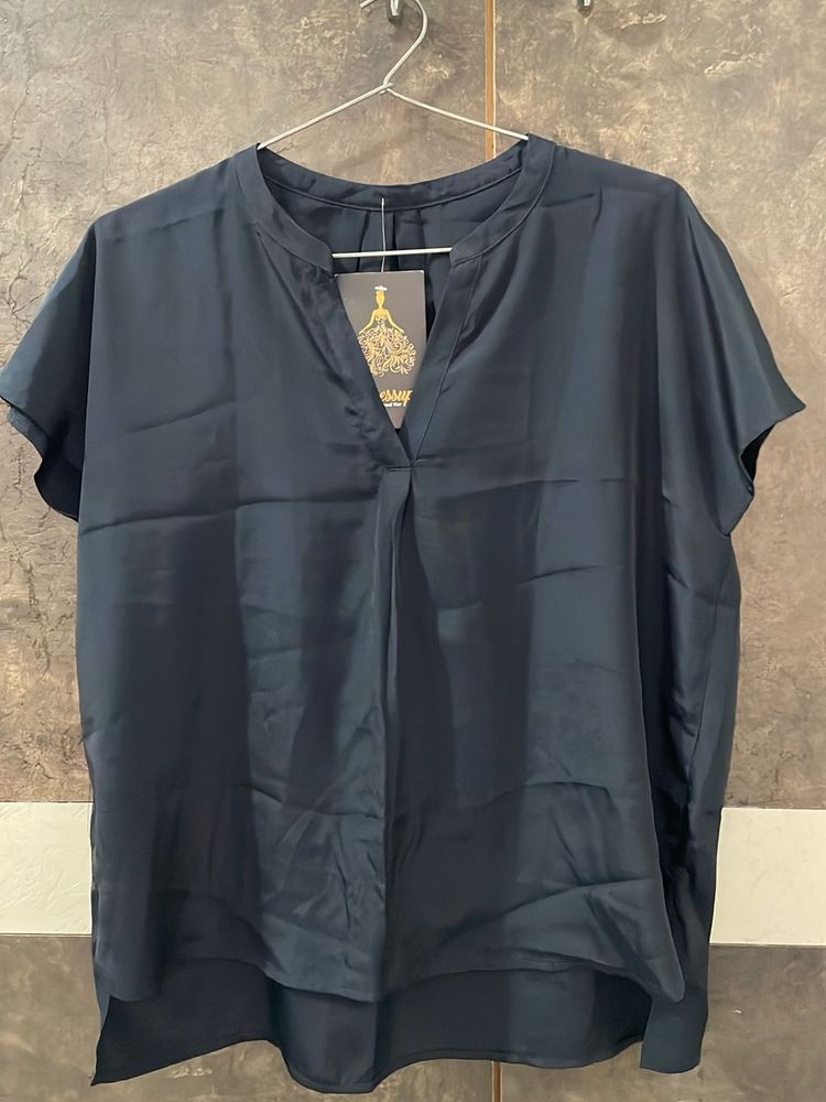 Elegant Black V-Neck Top