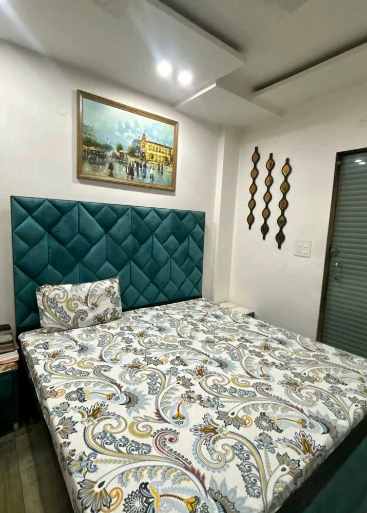 Elegant Designer Fitted Bedsheet Set