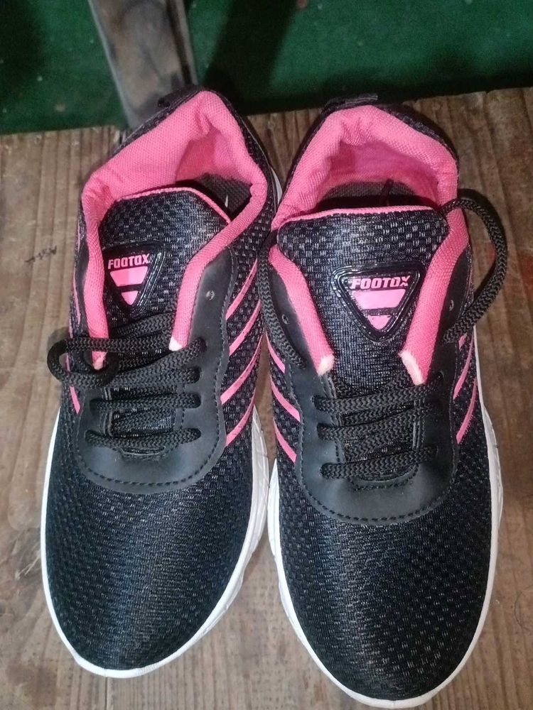 Black &amp; Pink 'Footox' Sneakers