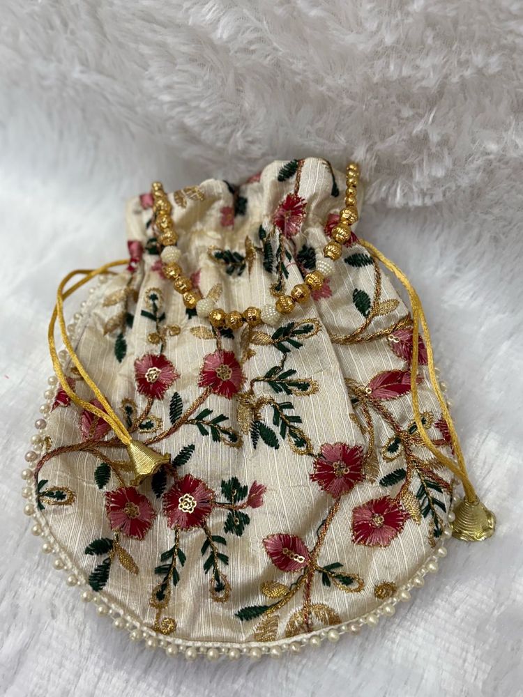 🌸 Floral Pearl Potli – Ethnic Charm Redefined