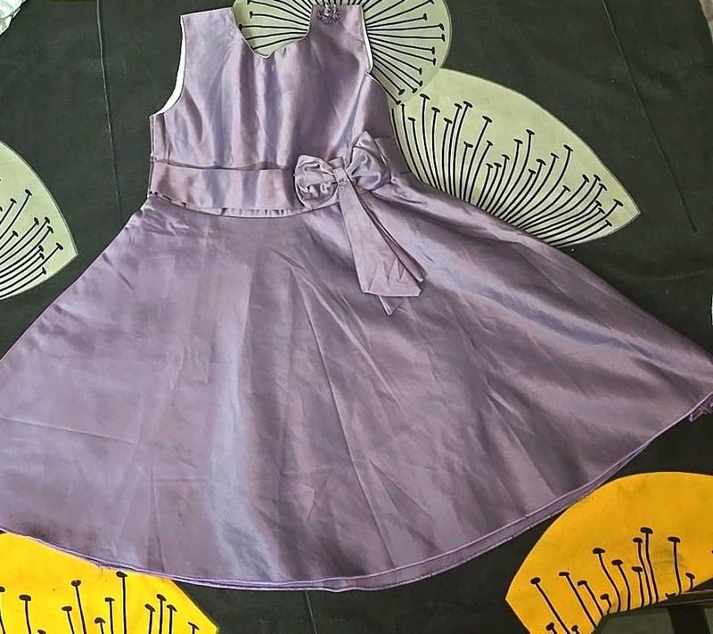 Girl&#39;s Lilac Satin Party Dress