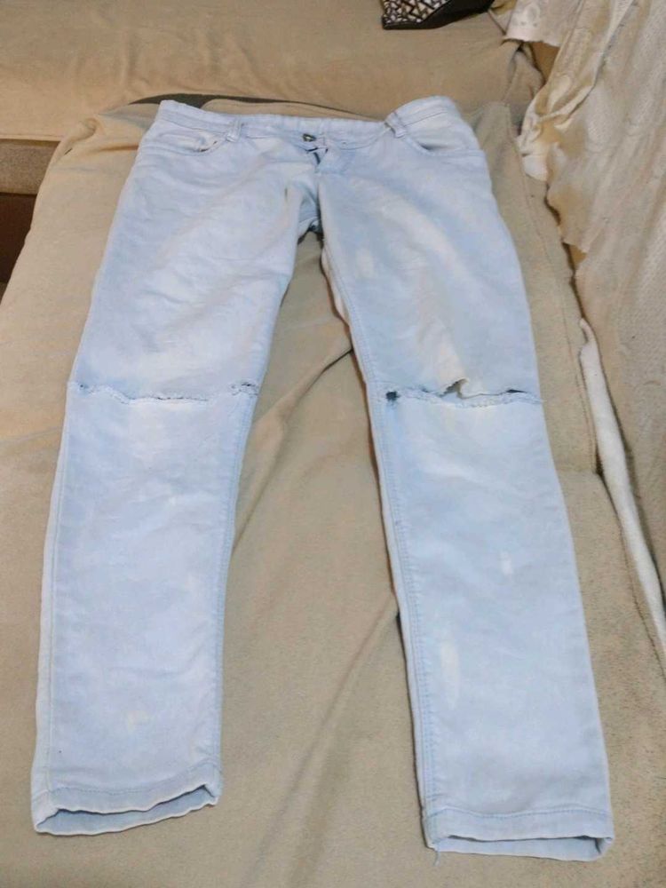 Ripped Knee Light Wash Jeans