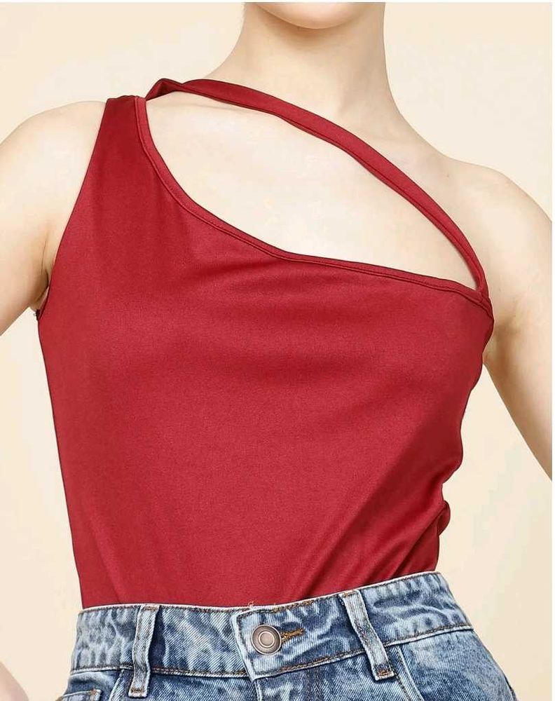 One-Shoulder Cut-out neck top