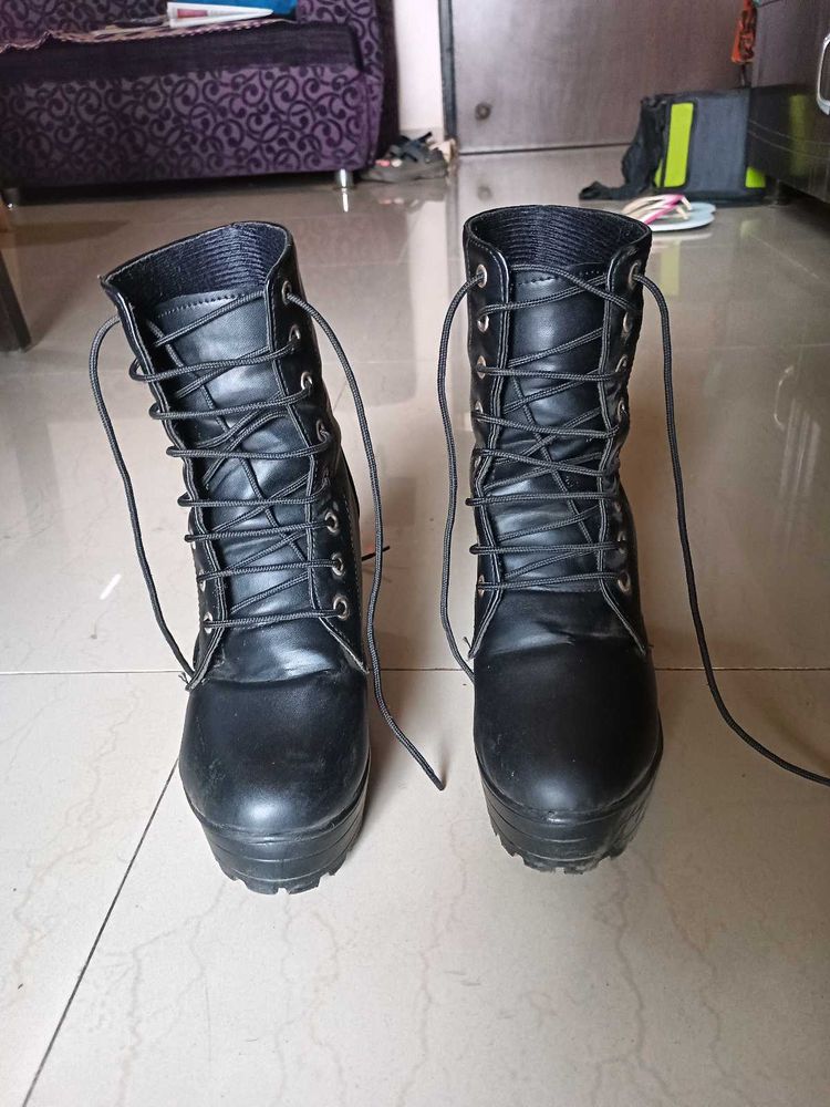 Black Heeled Laced Boots