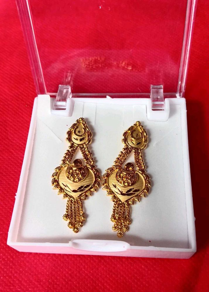 Elegant Gold Dangle Earrings