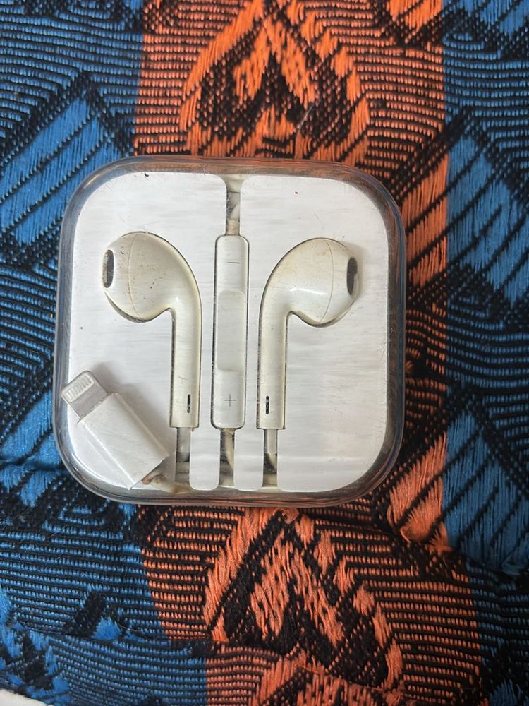 Apple Lightning EarPods