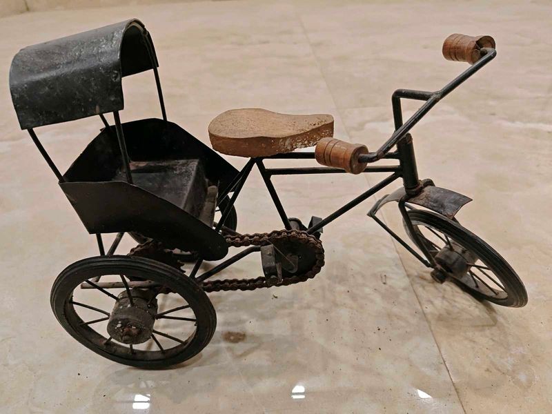 rikshaw showpiece for home decoration made of iron
