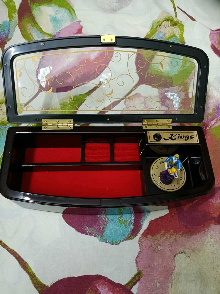 Romantic Dancing Couple Musical Jewelry Box