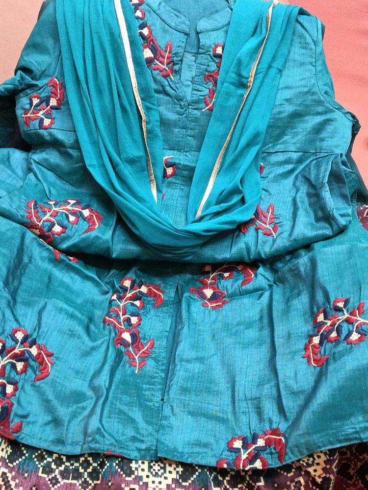 Ghagra set with top+bottom+dupatta - Like new