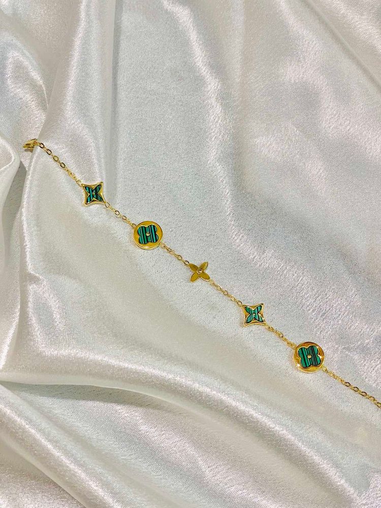 Van Cleef &amp; Arpels Alhambra collection