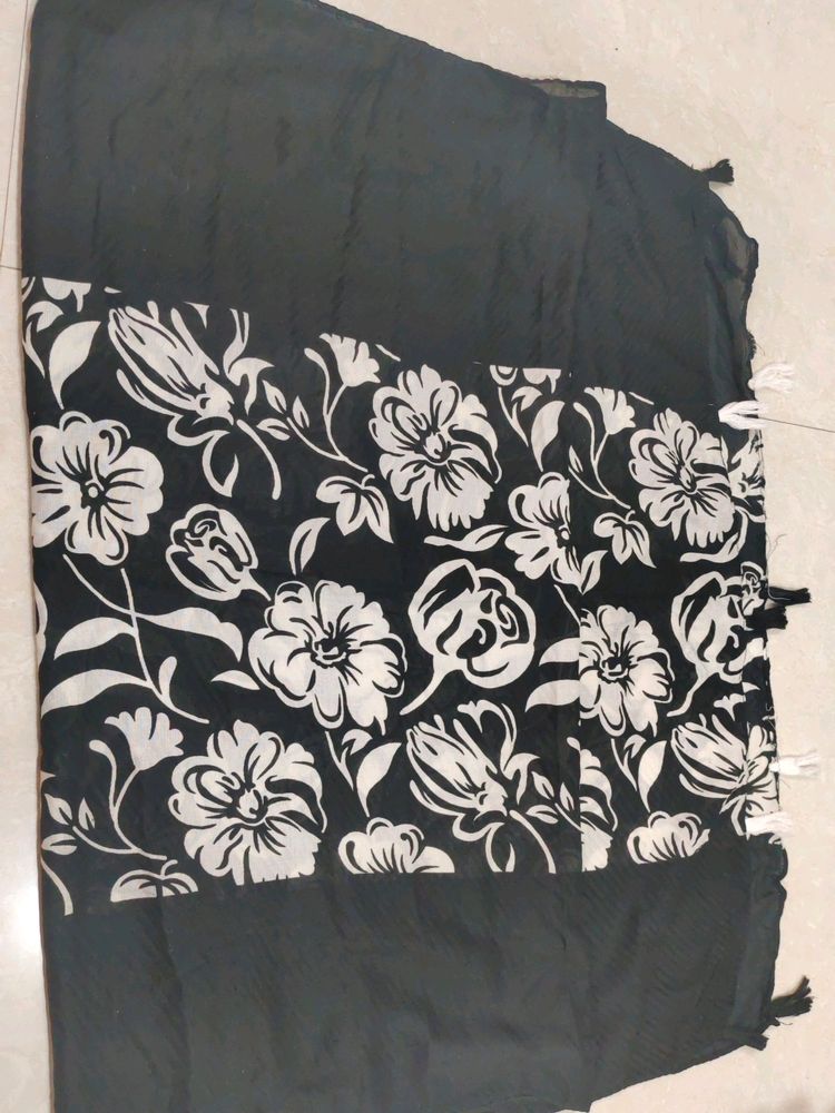 Black &amp; White Hijab