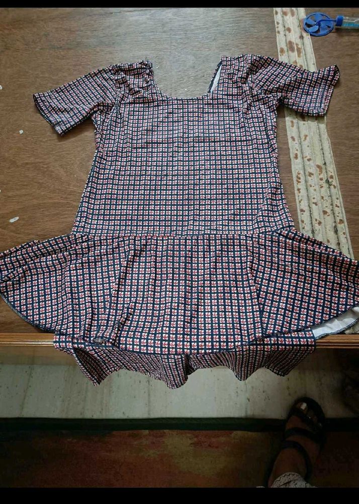 Patterned swimming suit