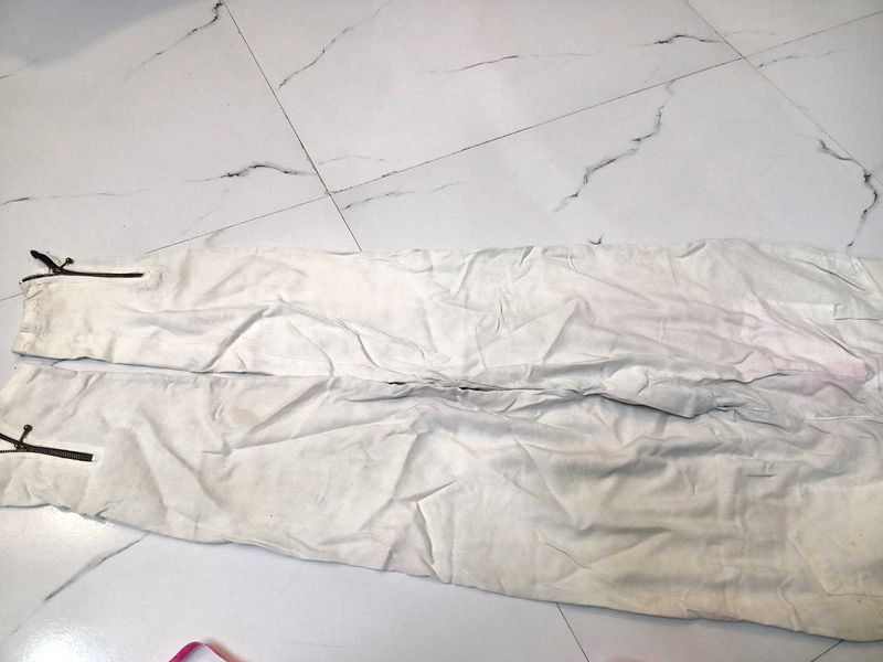 Creamy pants for females