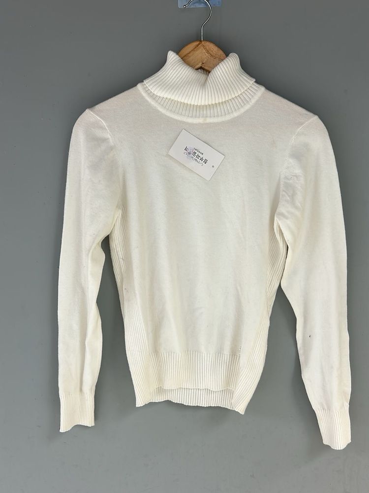 Elegant White Turtleneck Sweater