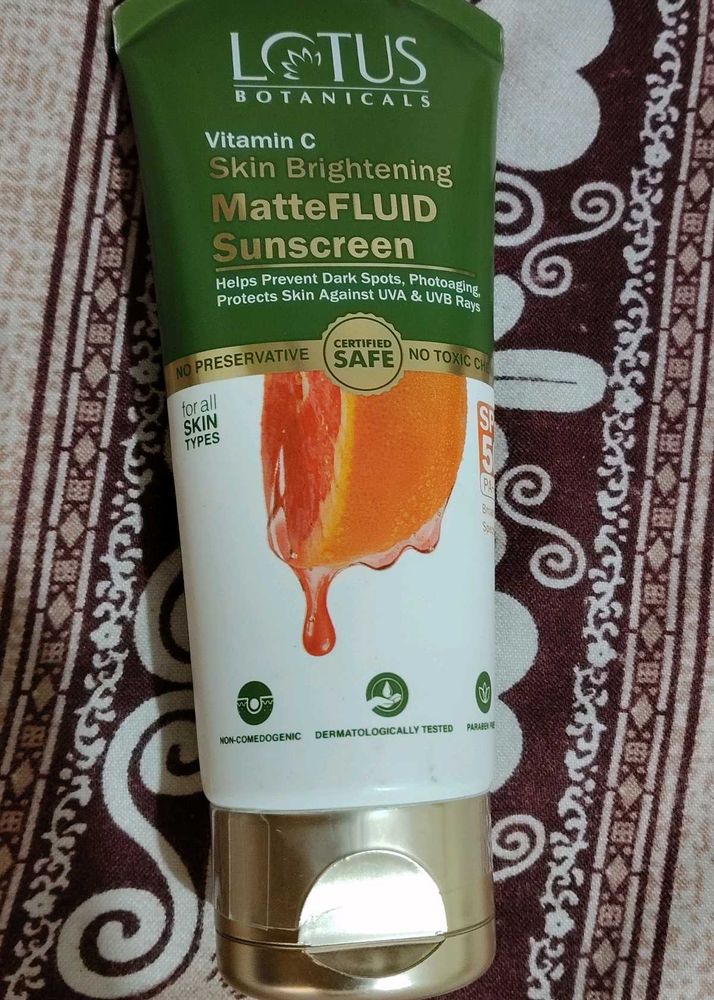 LOTUS Botanicals Sunscreen SPF 50 PA+++