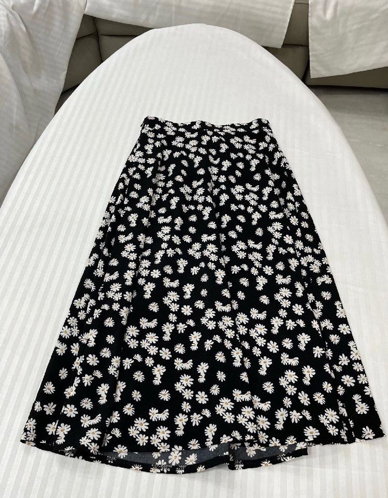 Floral Daisy Midi Skirt