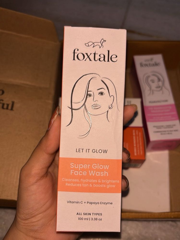 Foxtale Super Glow Face Wash