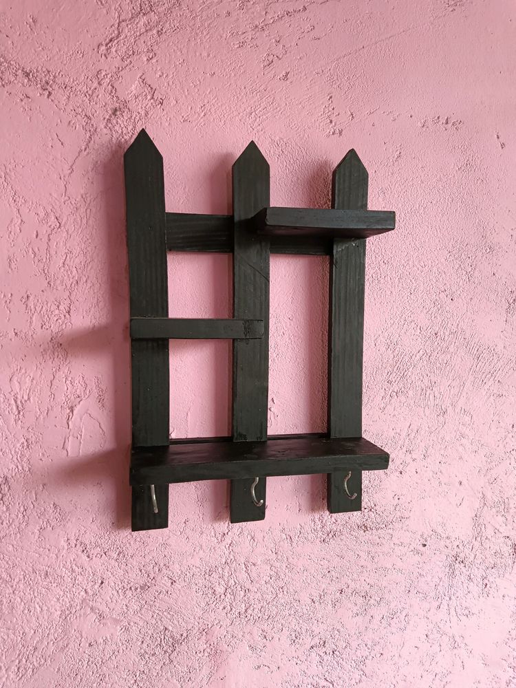 Wooden Showpiece Holder