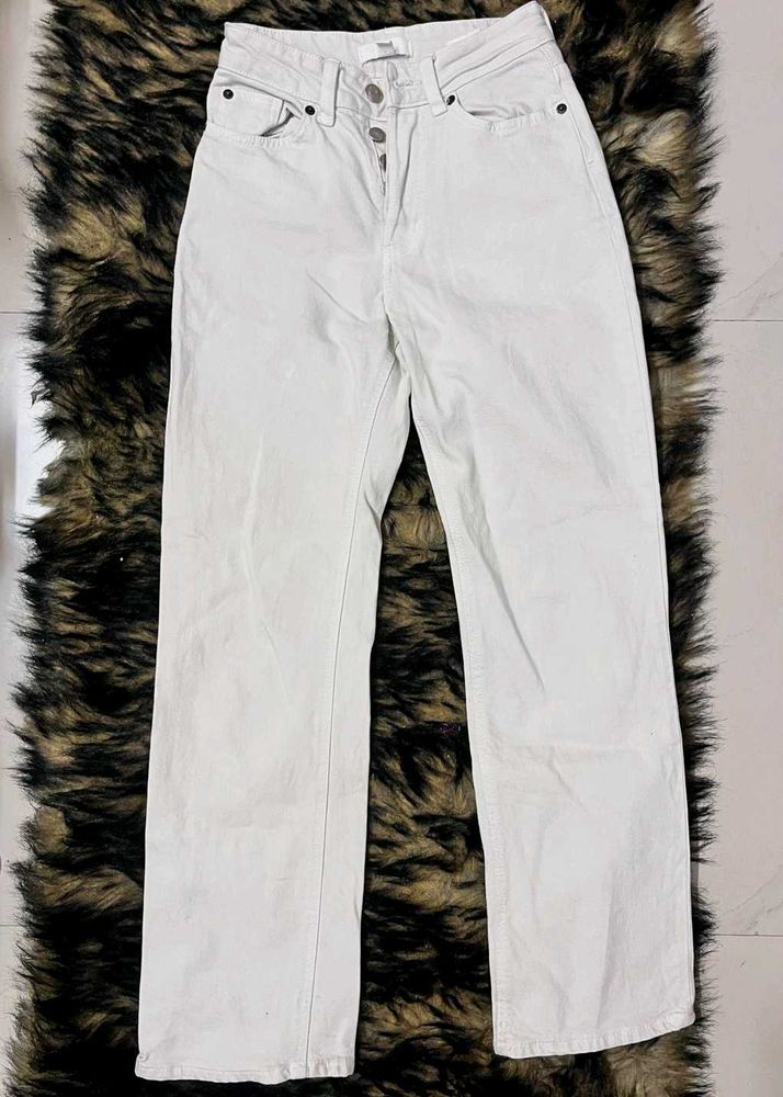 H&amp;M WHITE STRAIGHT FIT JEANS