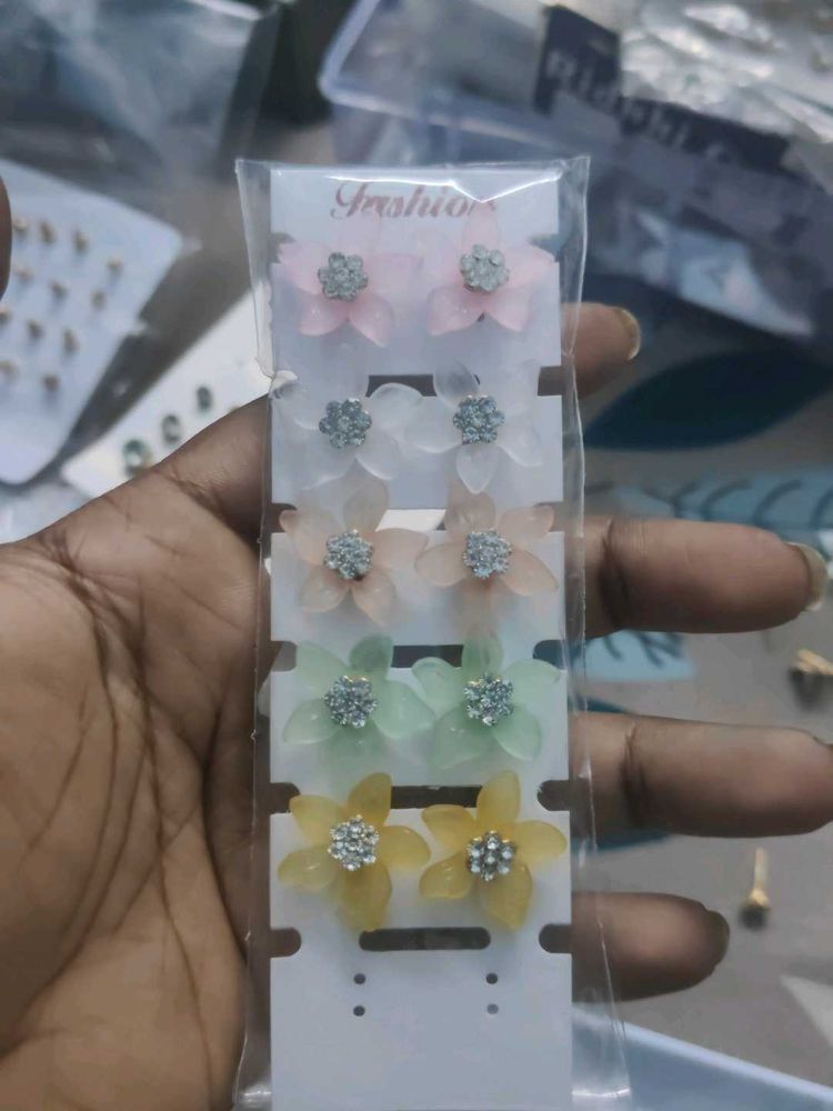 Flower Earrings Pack Of 1 Set