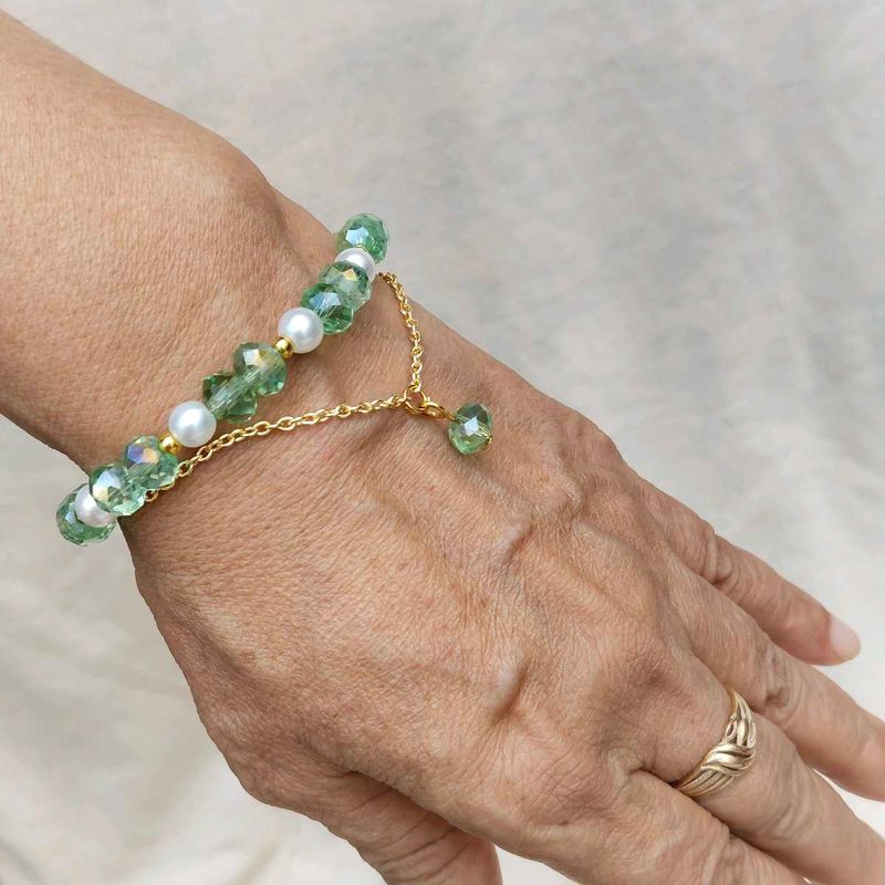 Green Crystal &amp; Pearl Beaded Bracelet