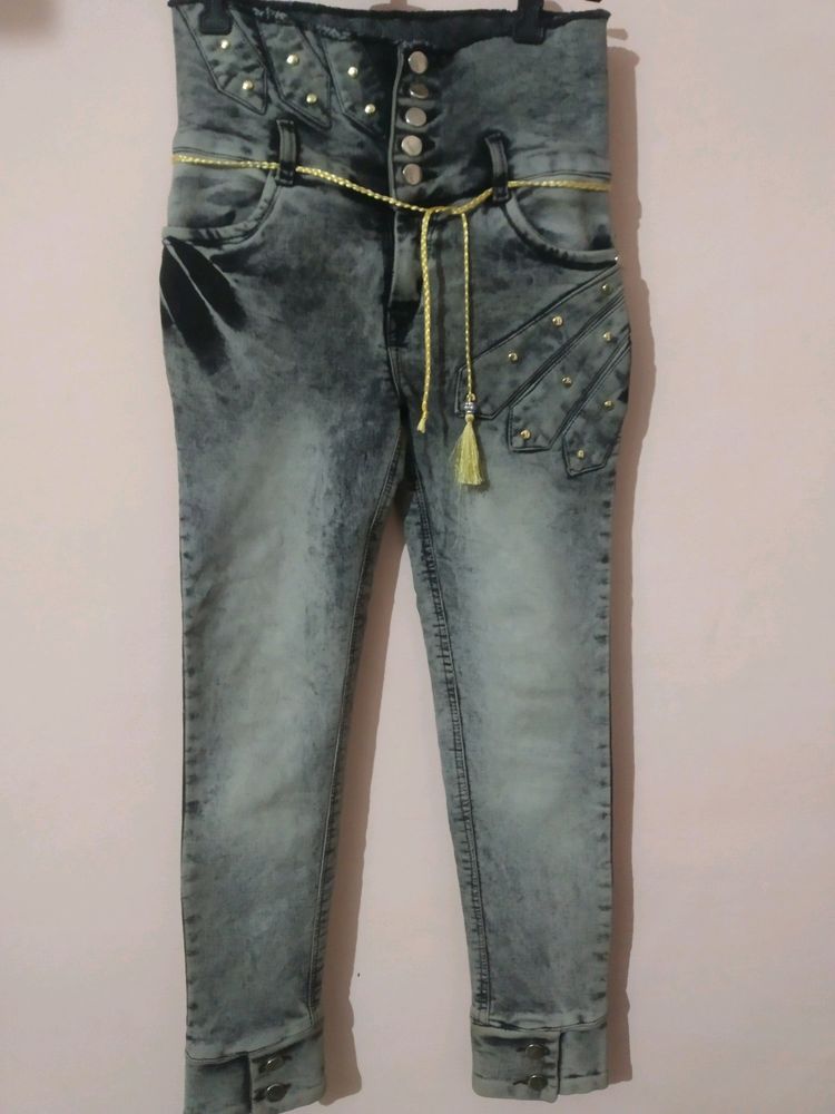 HighWaistJeans &amp; Black Top