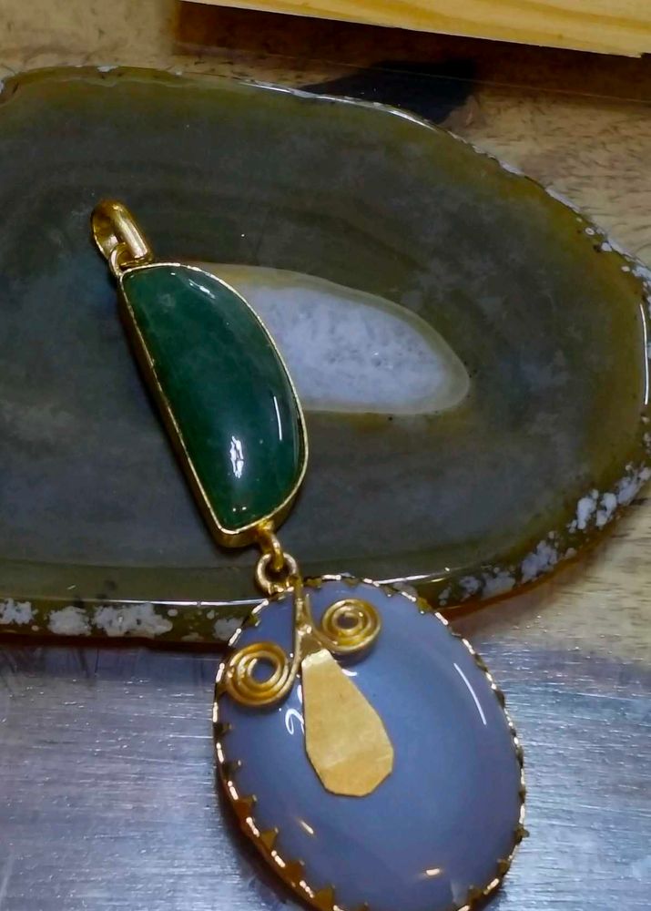 Semi-precious stone pendant