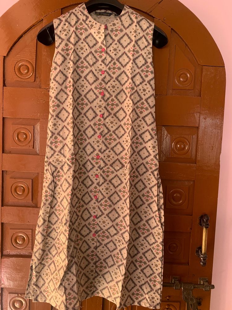 Printed Sleeveless Straight Kurta