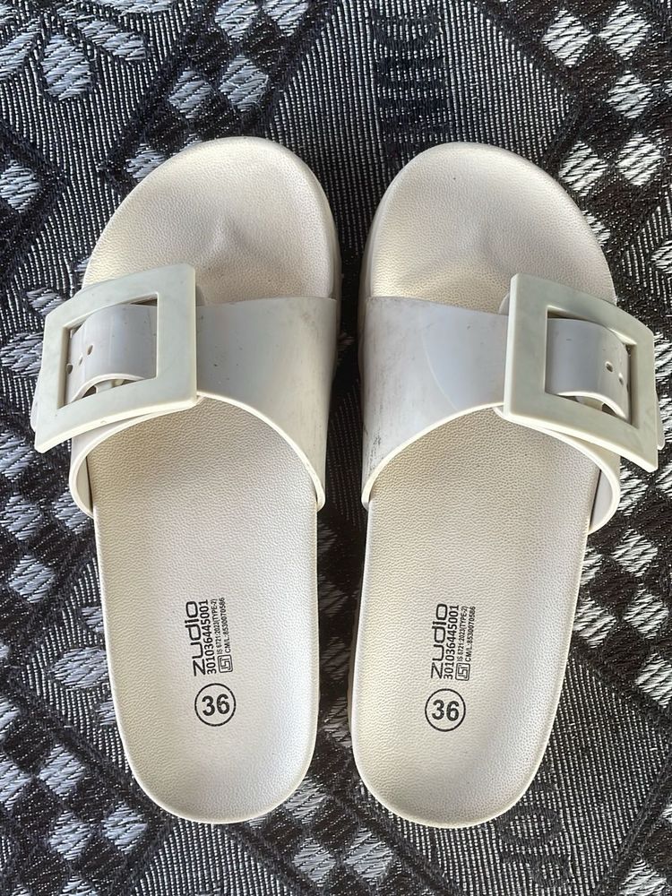 Zudio White Slides