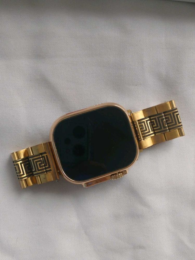 Gold Smart Apple Watch