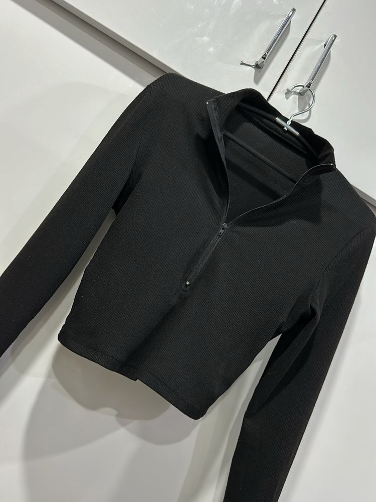 Ribbed Crop Top Black Zip Up