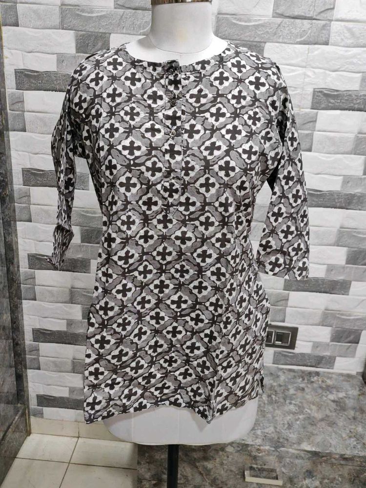Patterned 3/4 Sleeve Tunic